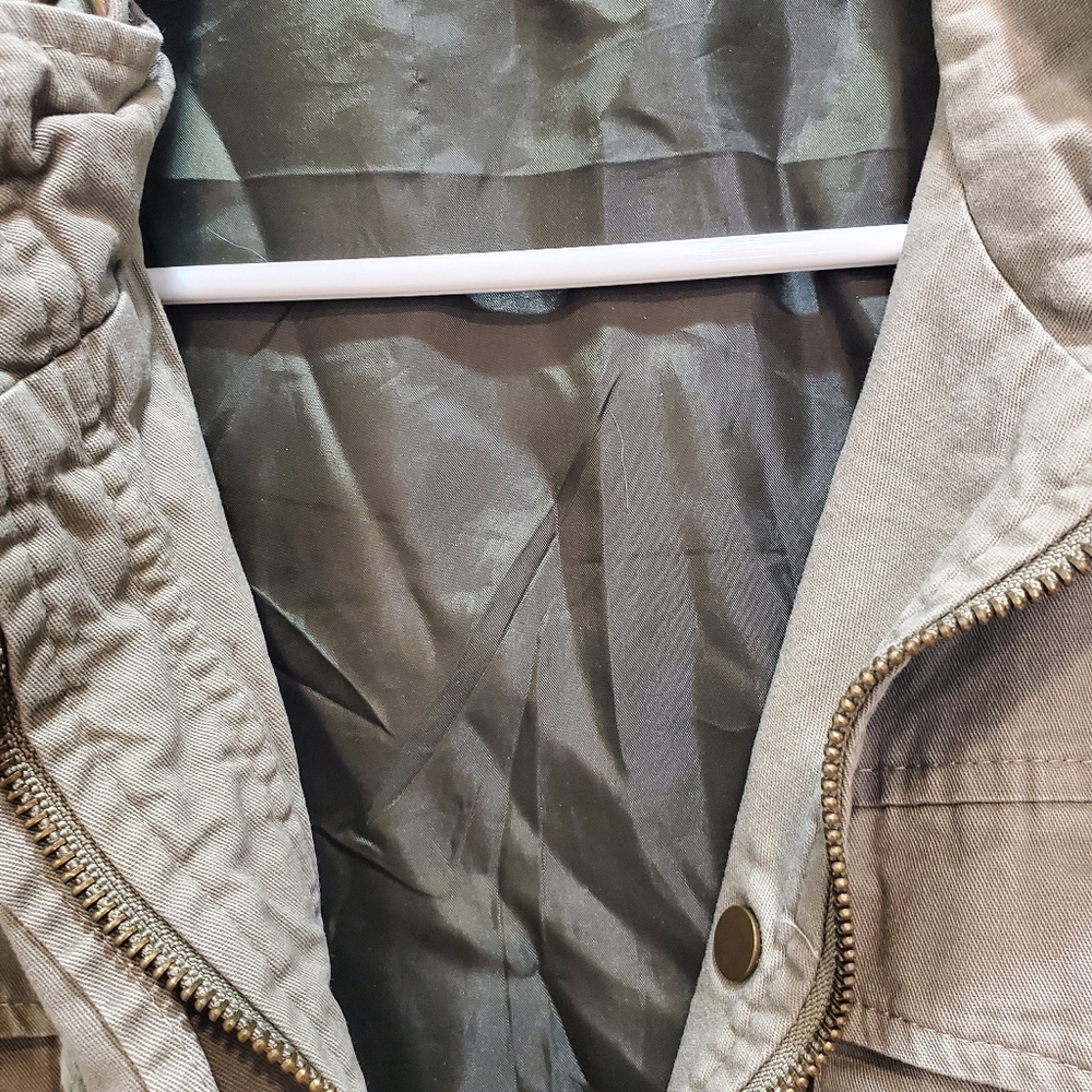 Cargo Vest - Picture 2 of 5